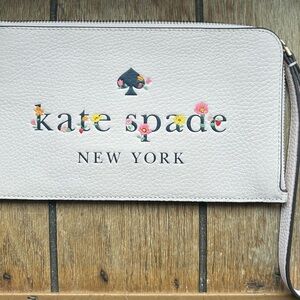 Kate Spade ♠️ Cream Wristlet with Floral Accents Full Zip NWOT
